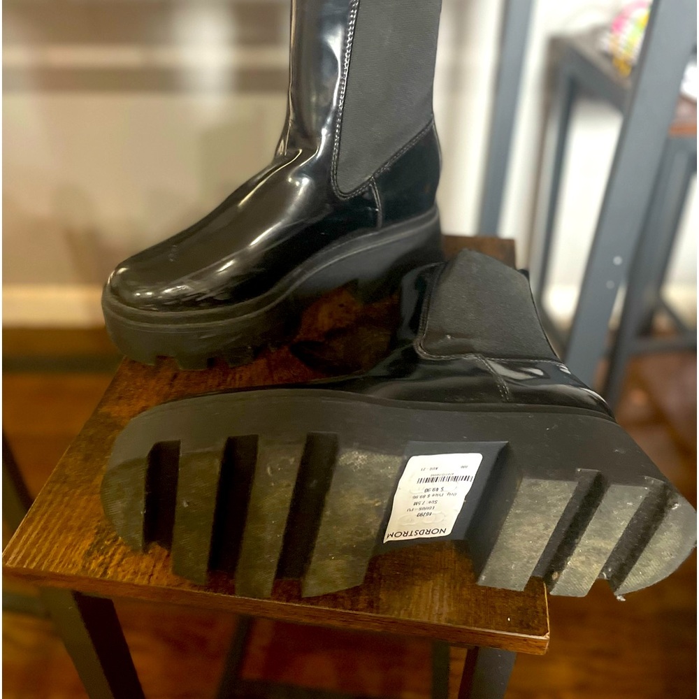 Platform Chelsea boot / black size 7 1/2